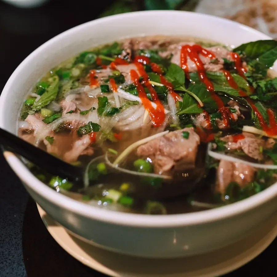 Bàn nướng đông khách tại Quán Nhậu Bé Út